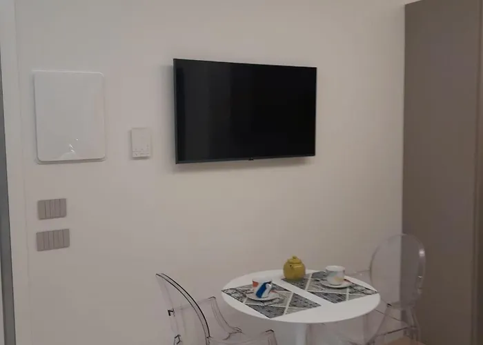 Appartement Monolocale Cairoli 18 *